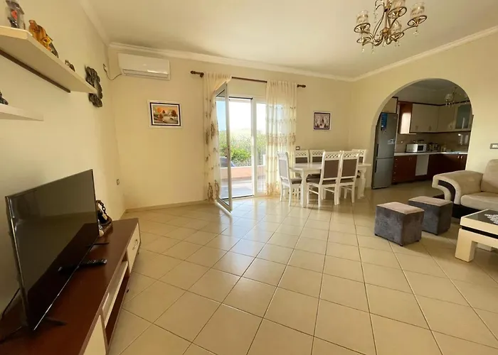 Nefail Сasa de vacaciones Sarandë